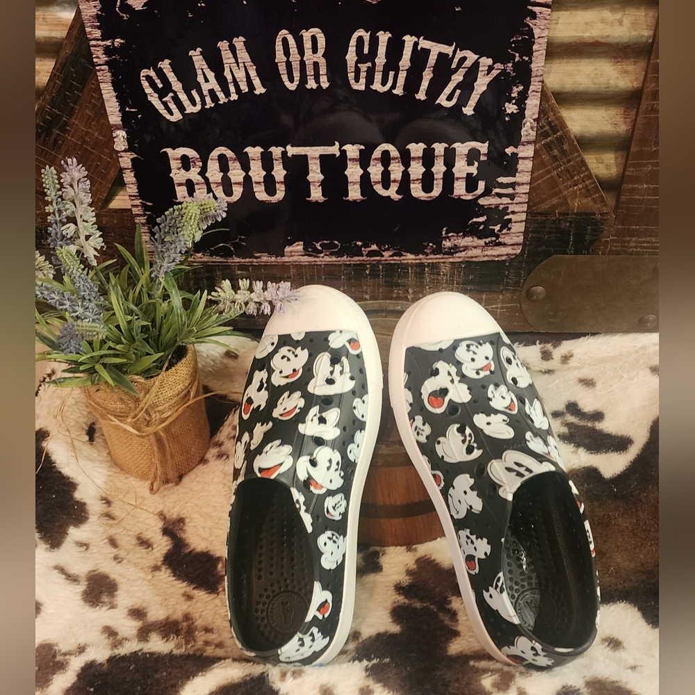 Native Disney Shoes - Picture 12 of 15